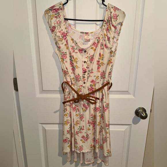 No Boundaries Dresses & Skirts - Lg Floral Woman’s Dress with Rope Belt!